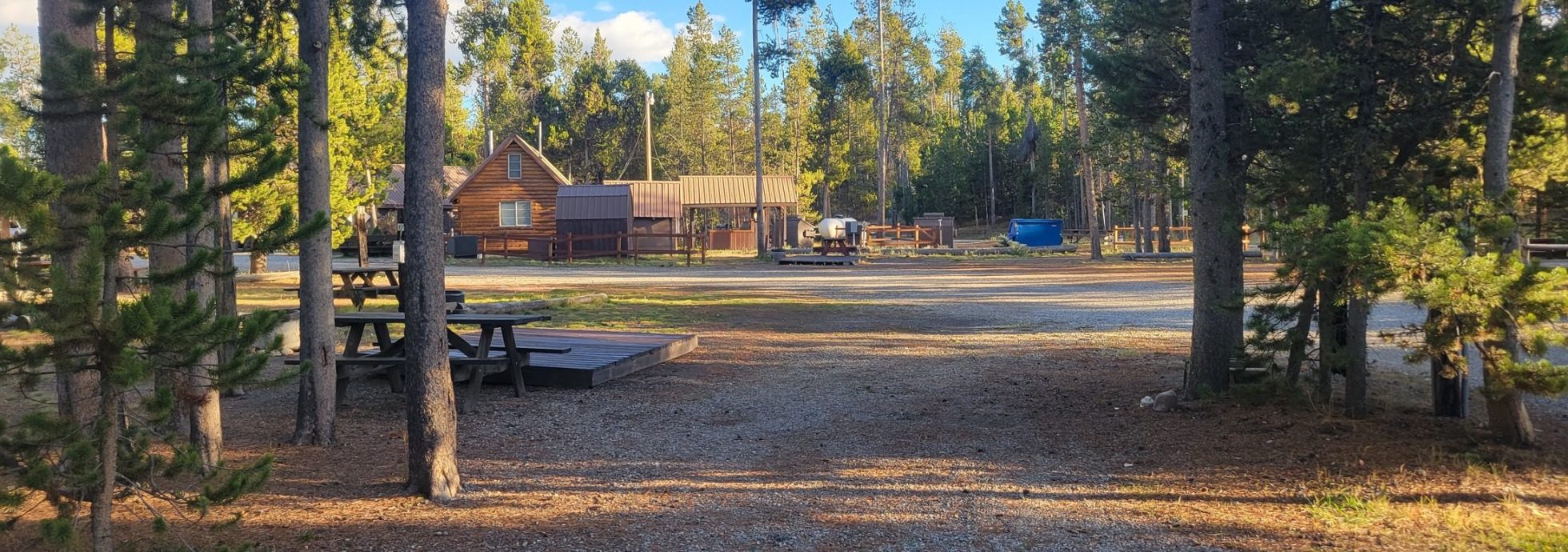 F27 RV Campsite Pullthrough