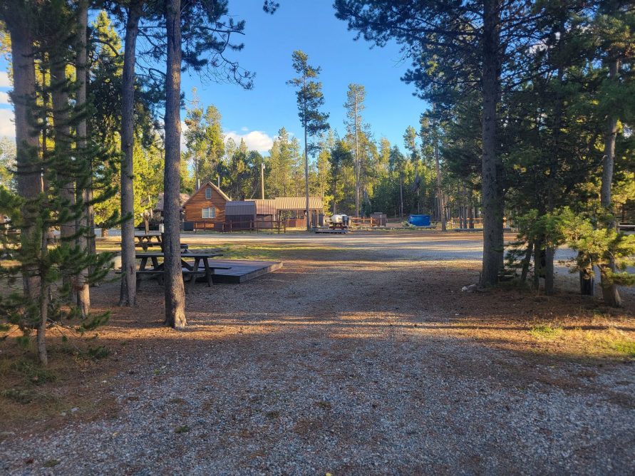 F27 RV Campsite Pullthrough